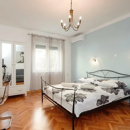 Marina's Place Apartment *