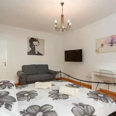Marina's Place Apartment *